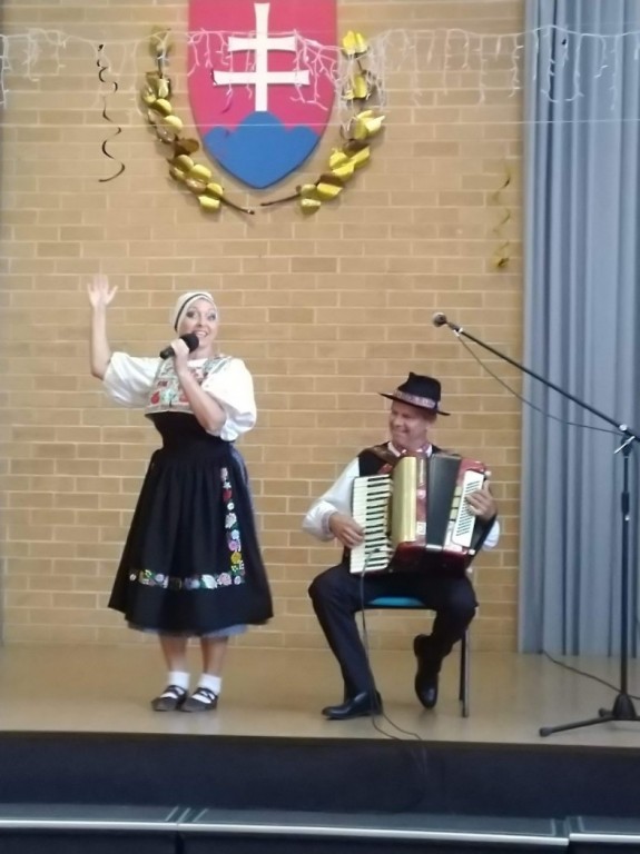 Folk Duo Plus 1